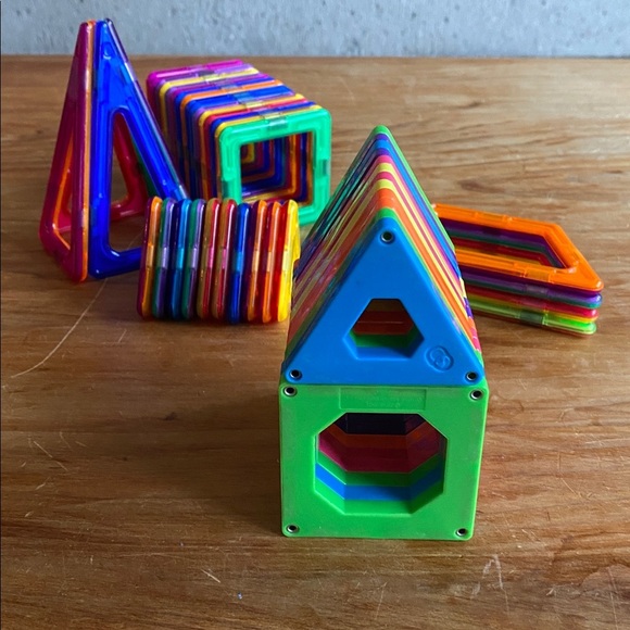 Magformer & Discovery Kids Magnetic tiles - Picture 2 of 3